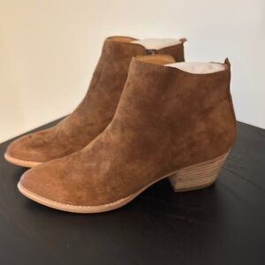 Dolce vita women’s brown  Suede Ankle Boots